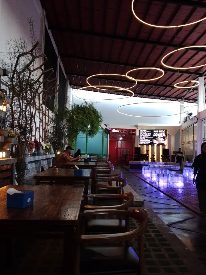 Google 4.7分,上菜2小时,巨港这家网红餐厅到底什么水平? 6