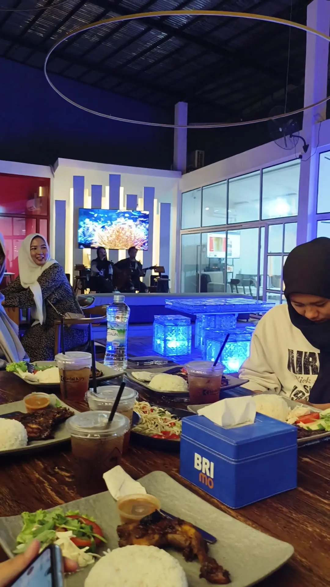 Google 4.7分,上菜2小时,巨港这家网红餐厅到底什么水平? 1