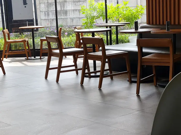 Starbucks Drive Thru Sedayu City 3