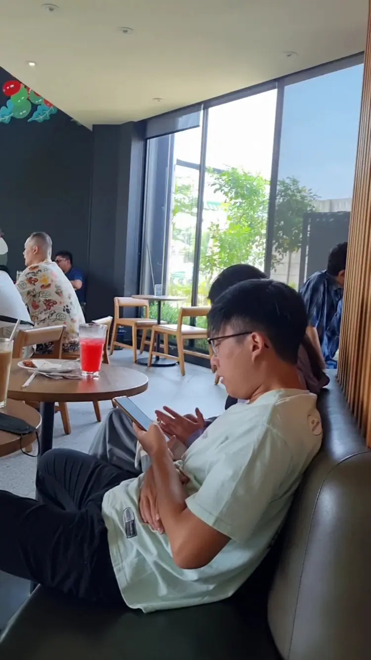 Starbucks Drive Thru Sedayu City 9