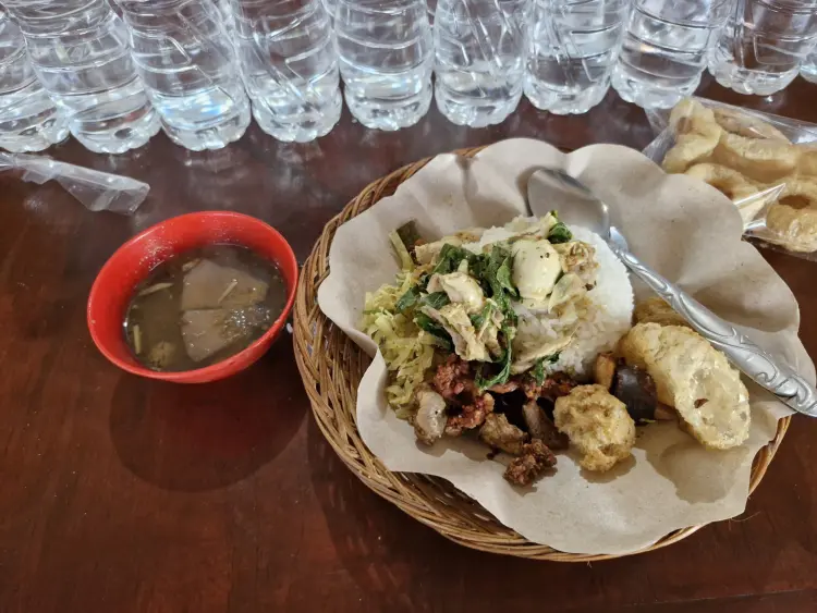 Warung Babi Guling Bu Ari 9