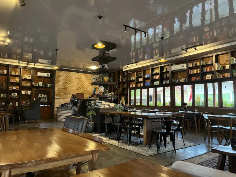 Antitesa Coffee & Library 2