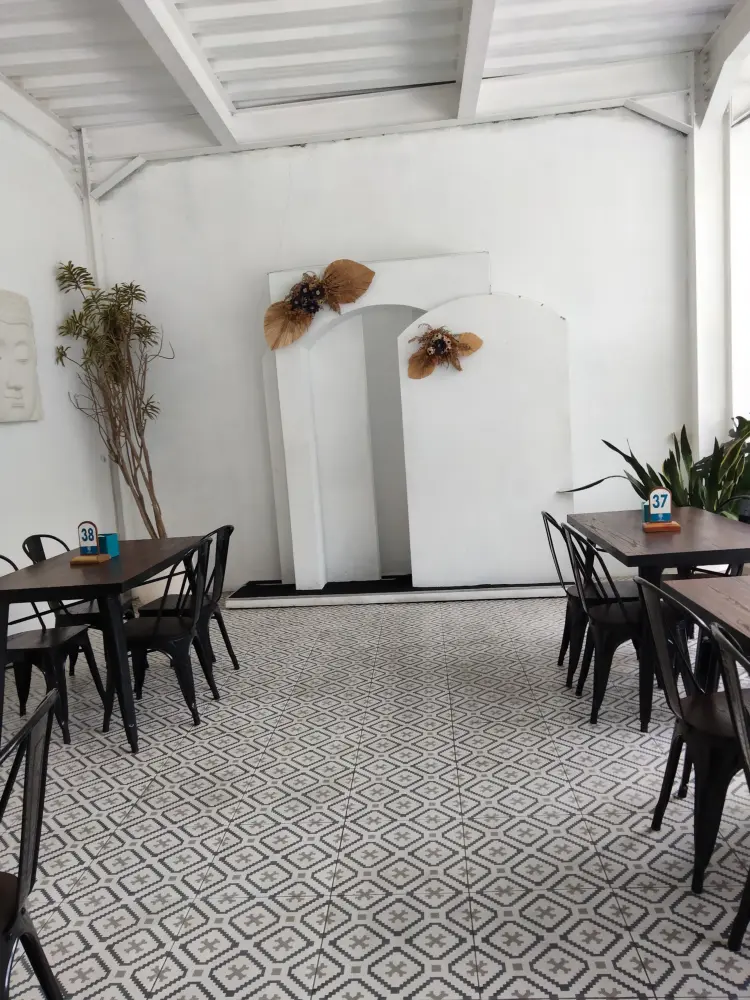 The Bridge Coffee and Eatery 10