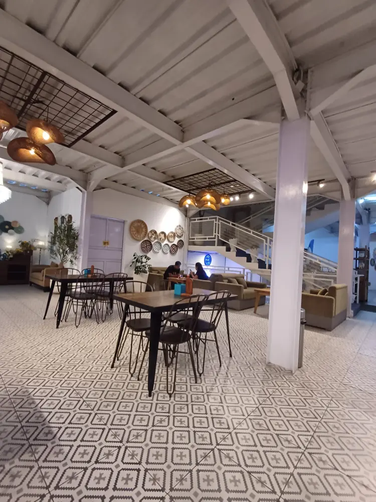 The Bridge Coffee and Eatery 3