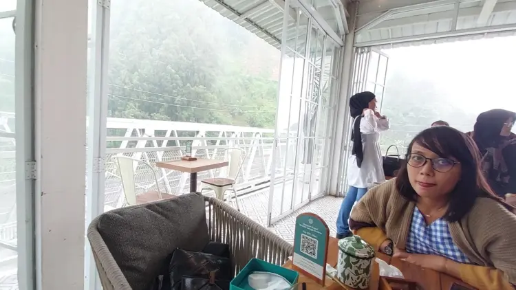 The Bridge Coffee and Eatery 4