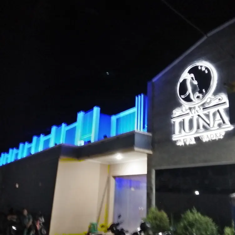 de'LUNA Cafe & Karaoke 1