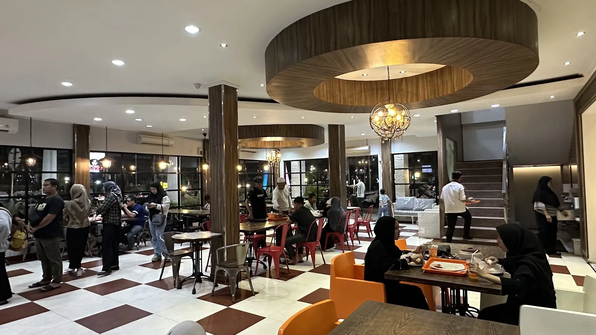 Banjarbaru人的骄傲?这家只收现金的炸鸡店,到底什么来头! 8