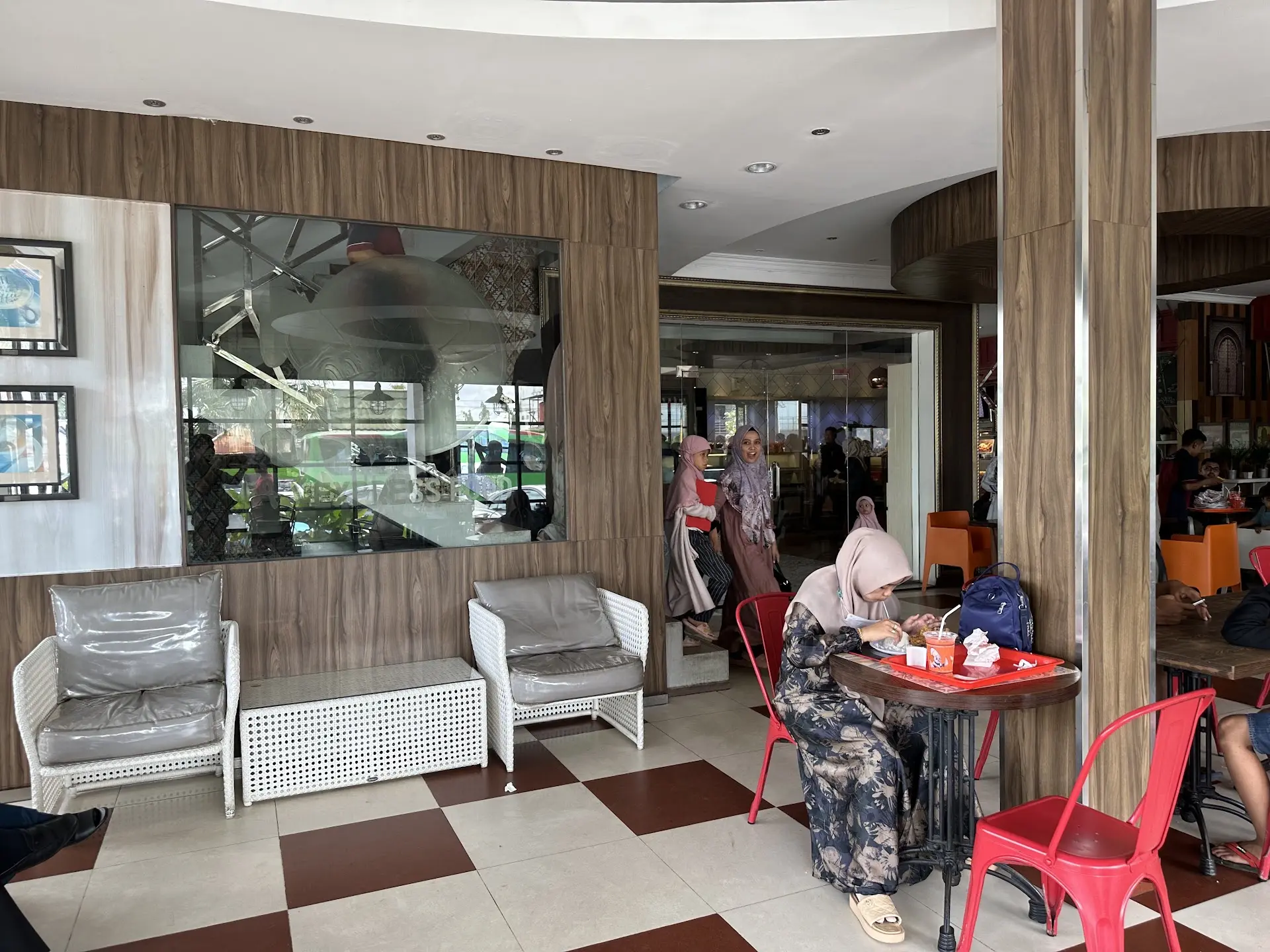 Banjarbaru人的骄傲?这家只收现金的炸鸡店,到底什么来头! 5