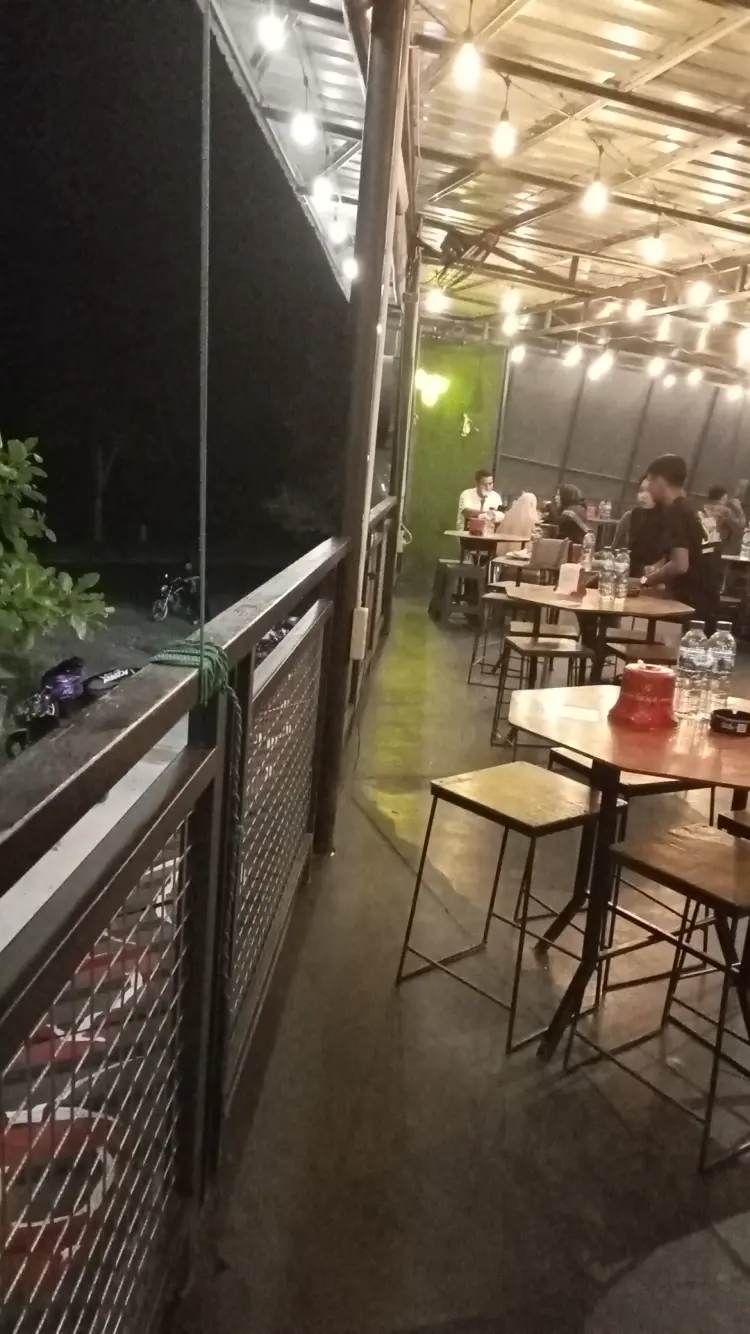 D'CONTAINER CAFE 50 CAFE AND RESTO 3