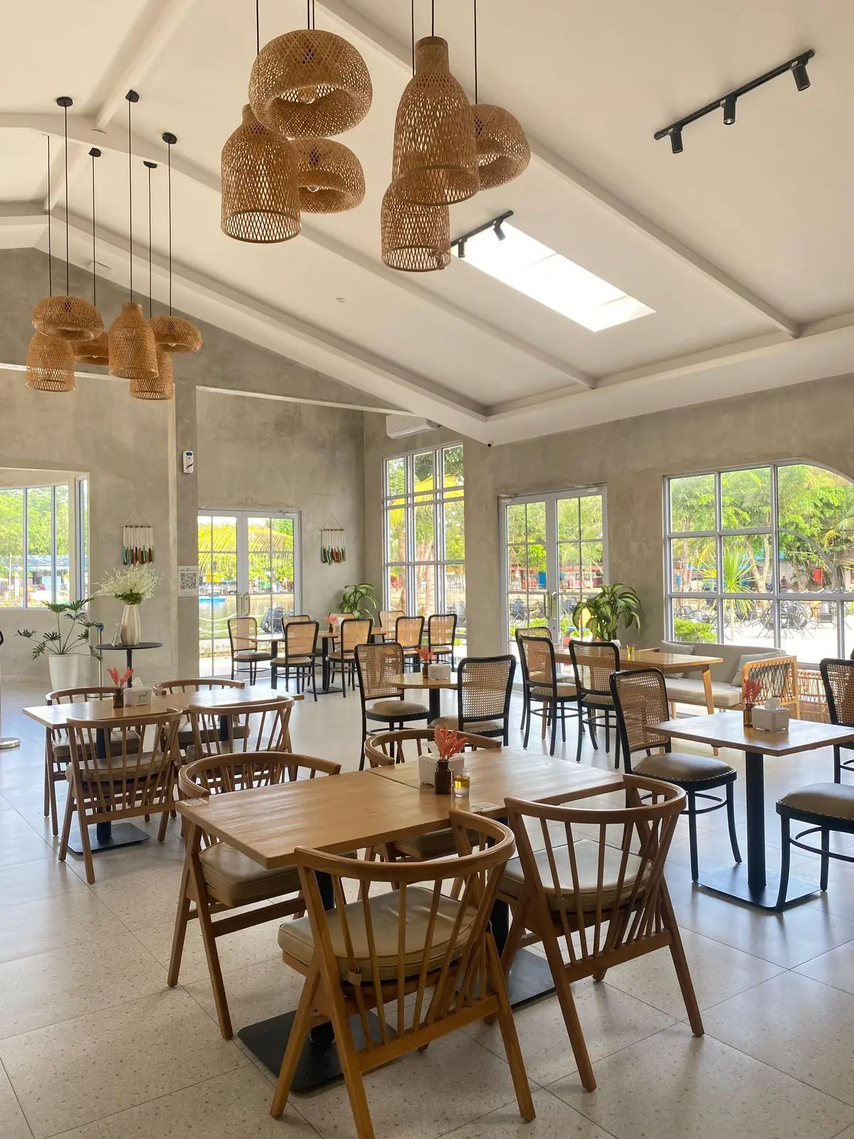 巴淡岛带娃党集合!挖到一家让熊孩子秒安静的湖边Cafe! 1