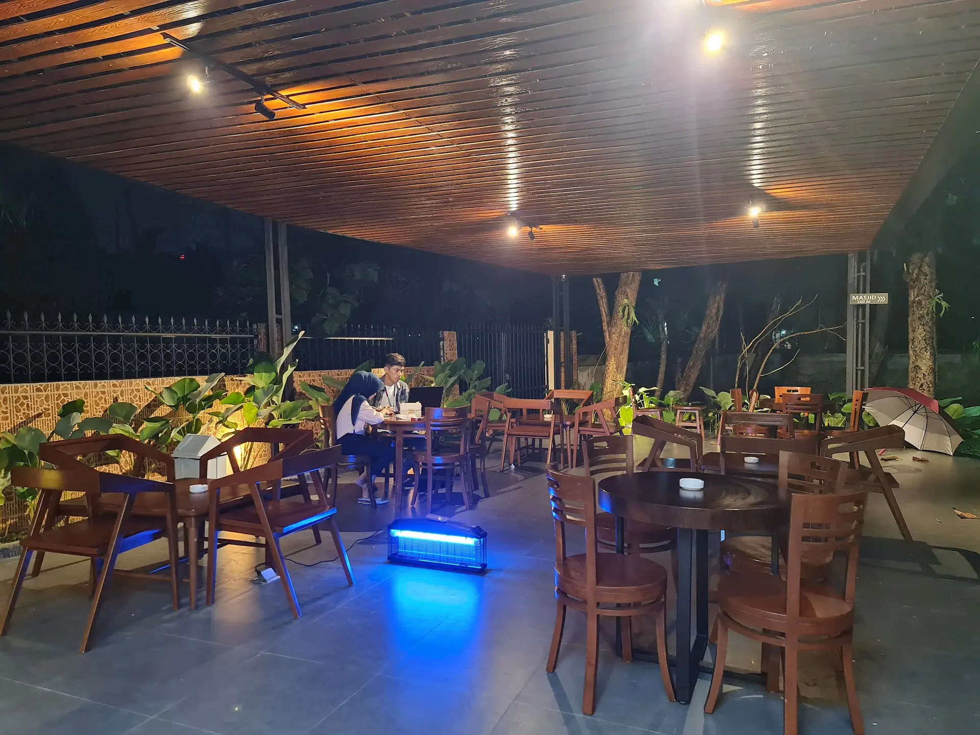 Gue umumin, kafe surganya kaum introvert/i-person/freelancer di Palembang akhirnya ada! Anjay 3