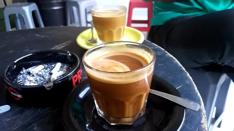 A Q-Grader's 10-year-old shop... and their signature iced coffee was so sweet it made me question life?