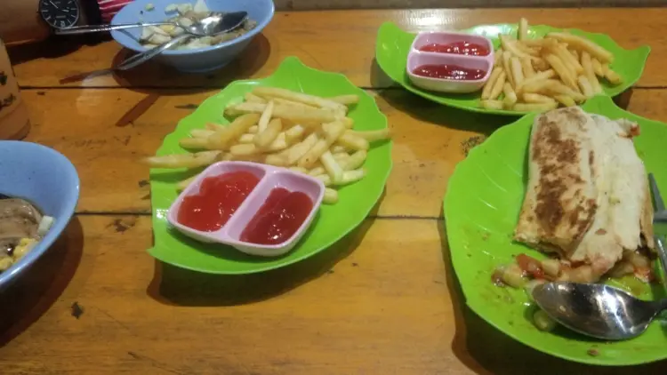 Rumah makan sate H. ALUS 4