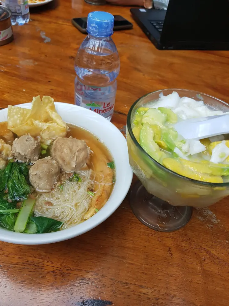 Es Teler 77 Resto - Adityawarman 1