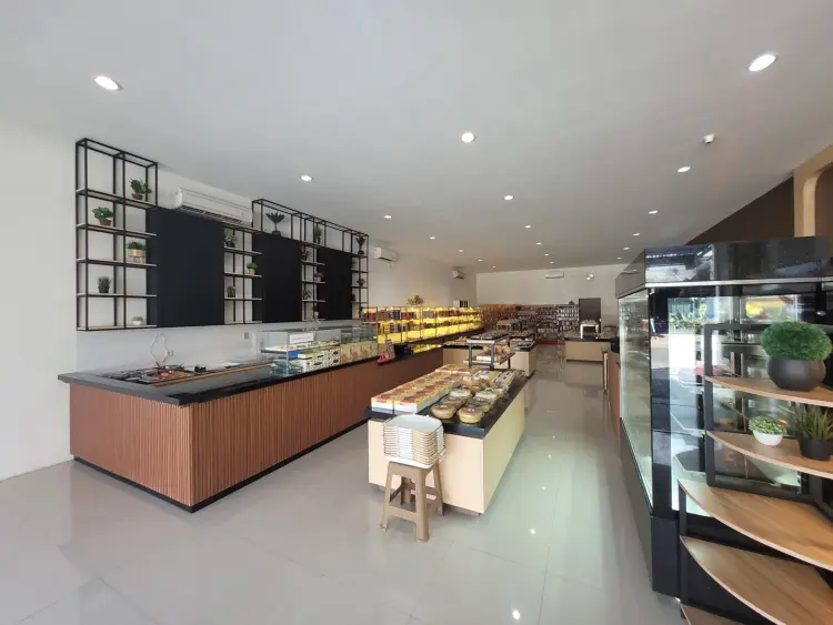 Queen Bakery Kroya 1