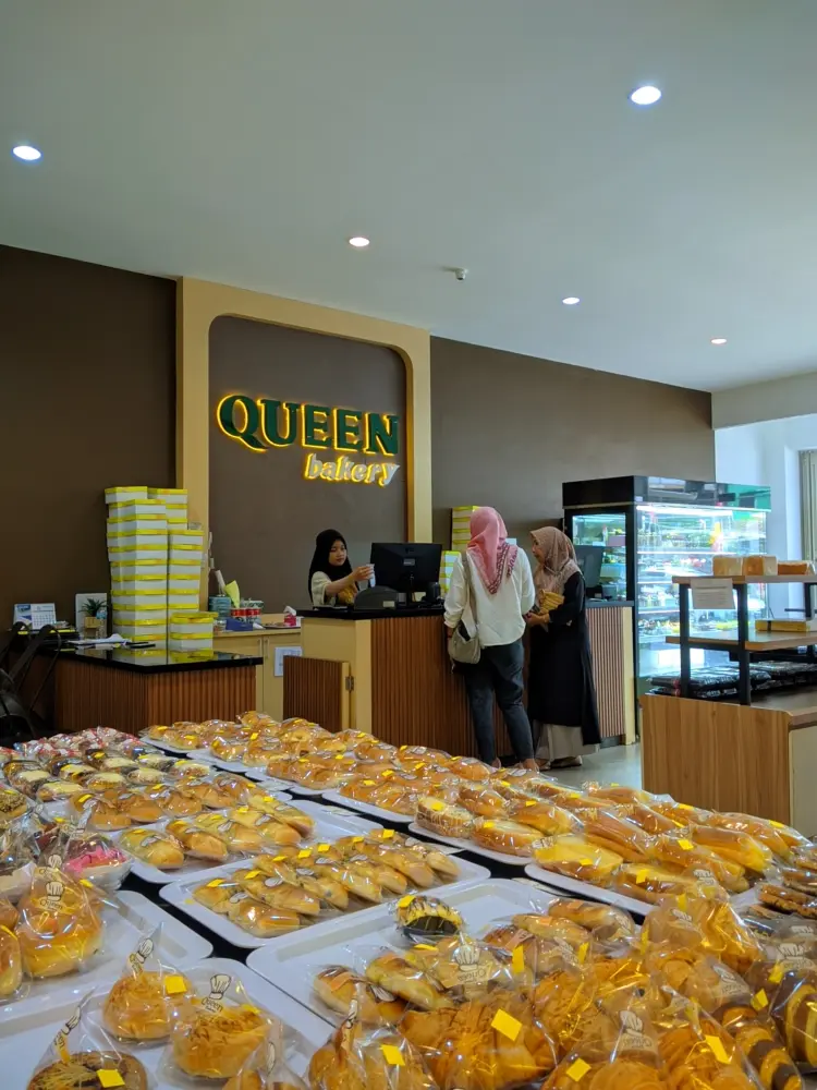Queen Bakery Kroya 10