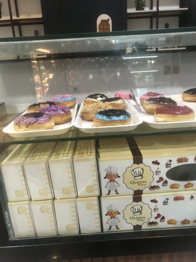 Queen Bakery Kroya 8