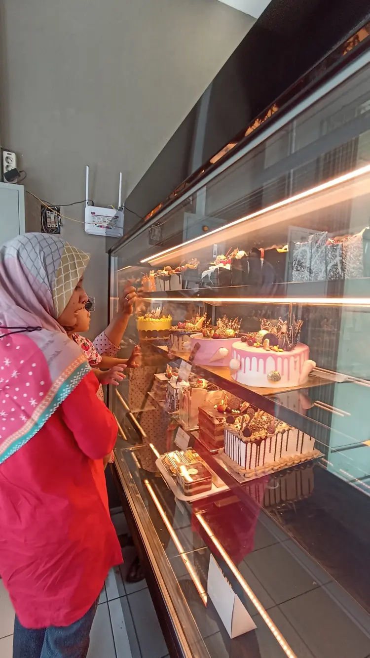 Queen Bakery Kroya 4