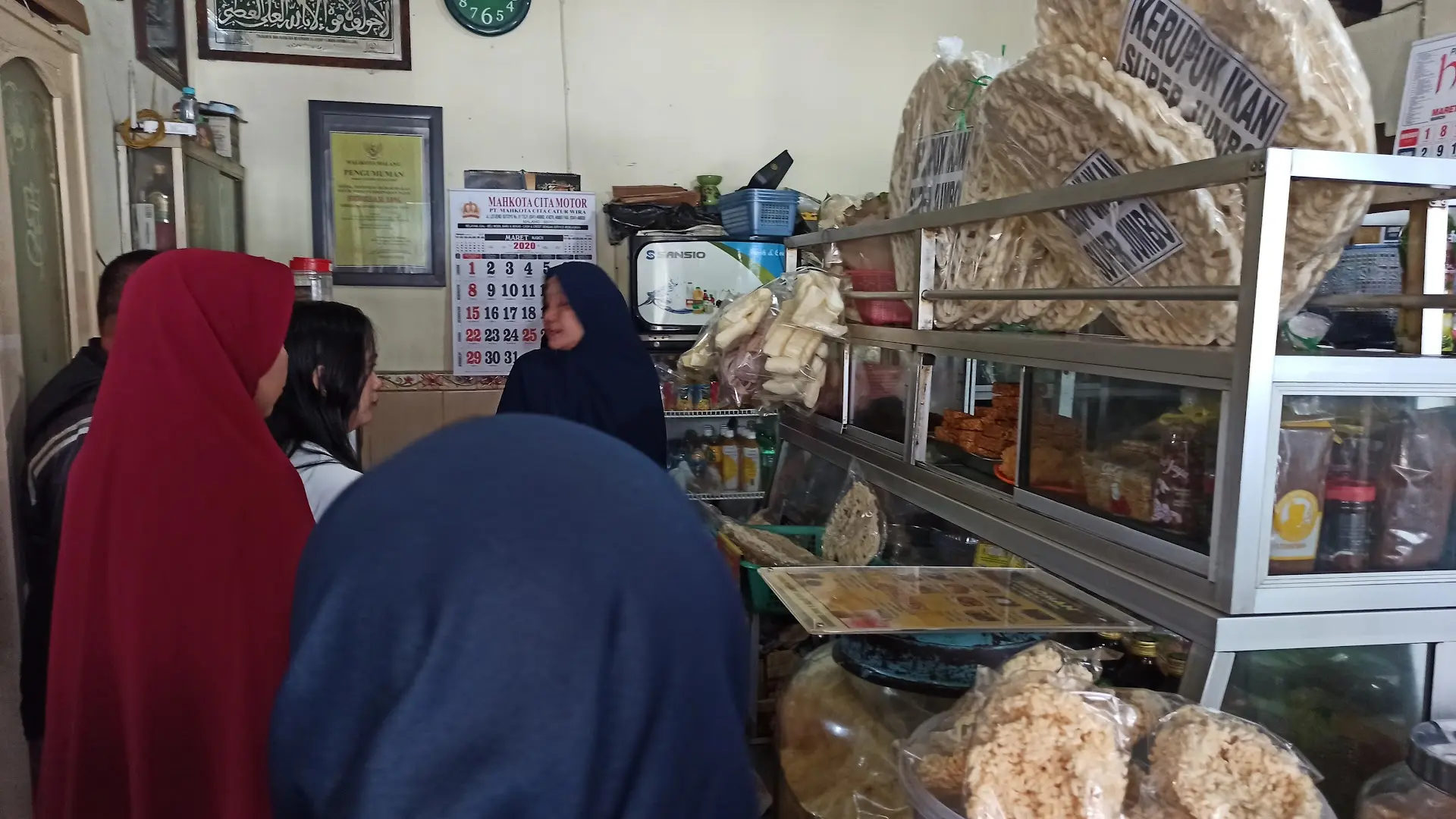Dagingnya Mantap segunung, tempatnya Anjay sumpeknya! Bakmi lokal legendaris di Malang ini bikin gue nyerah deh. 2