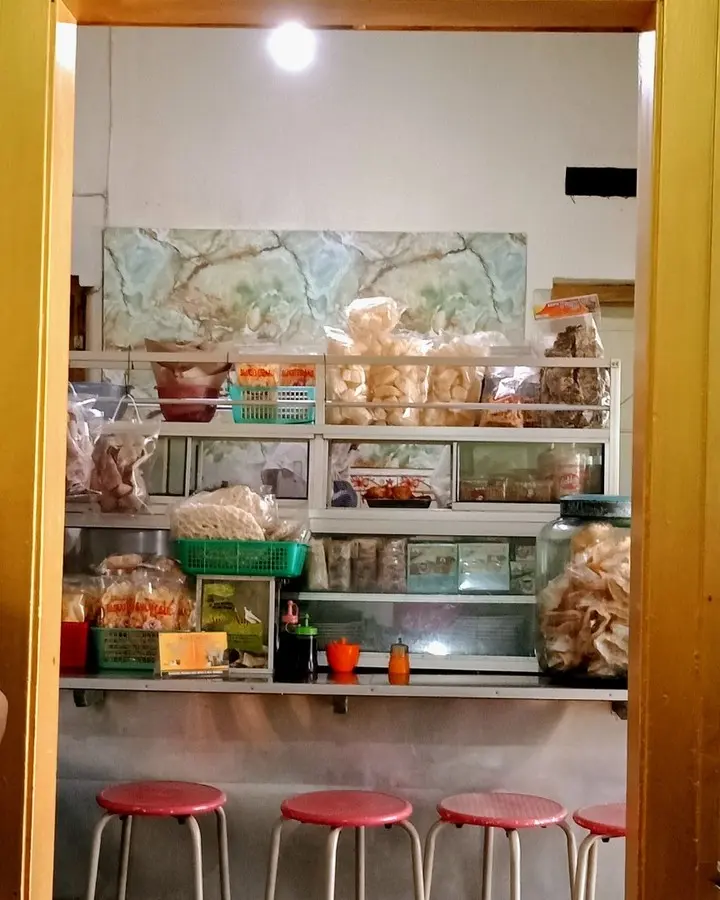 Warung Soto dan Rawon Kiroman (Mak Cem) 9