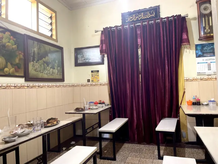 Warung Soto dan Rawon Kiroman (Mak Cem) 4