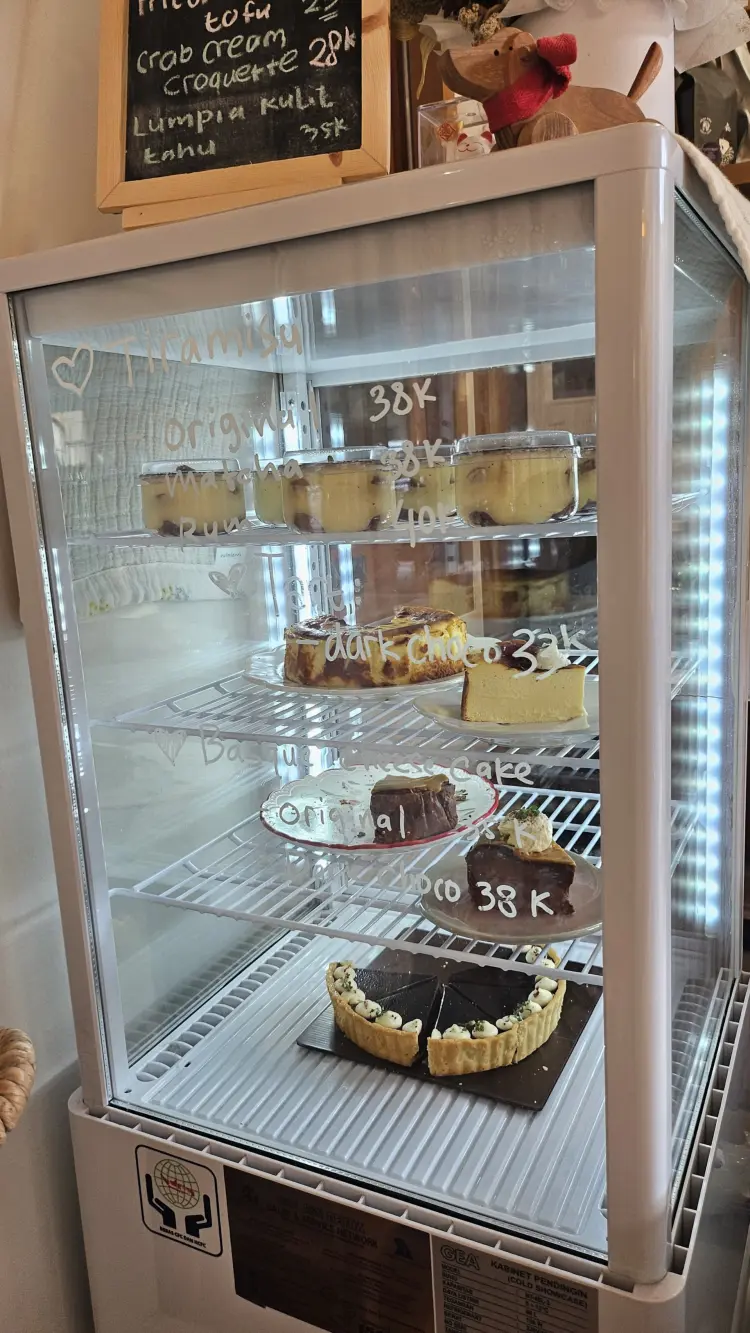 社恐人请进！雅加达这家“地下室咖啡馆”我只告诉你