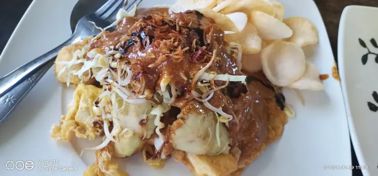 Ayam Geprek & Gado-Gado Kedai Mona Tempel 8