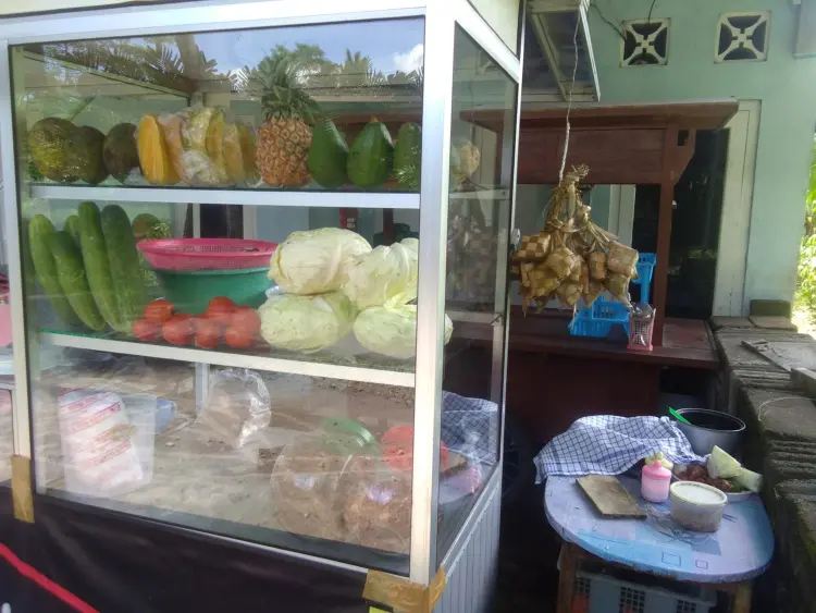 Ayam Geprek & Gado-Gado Kedai Mona Tempel 4