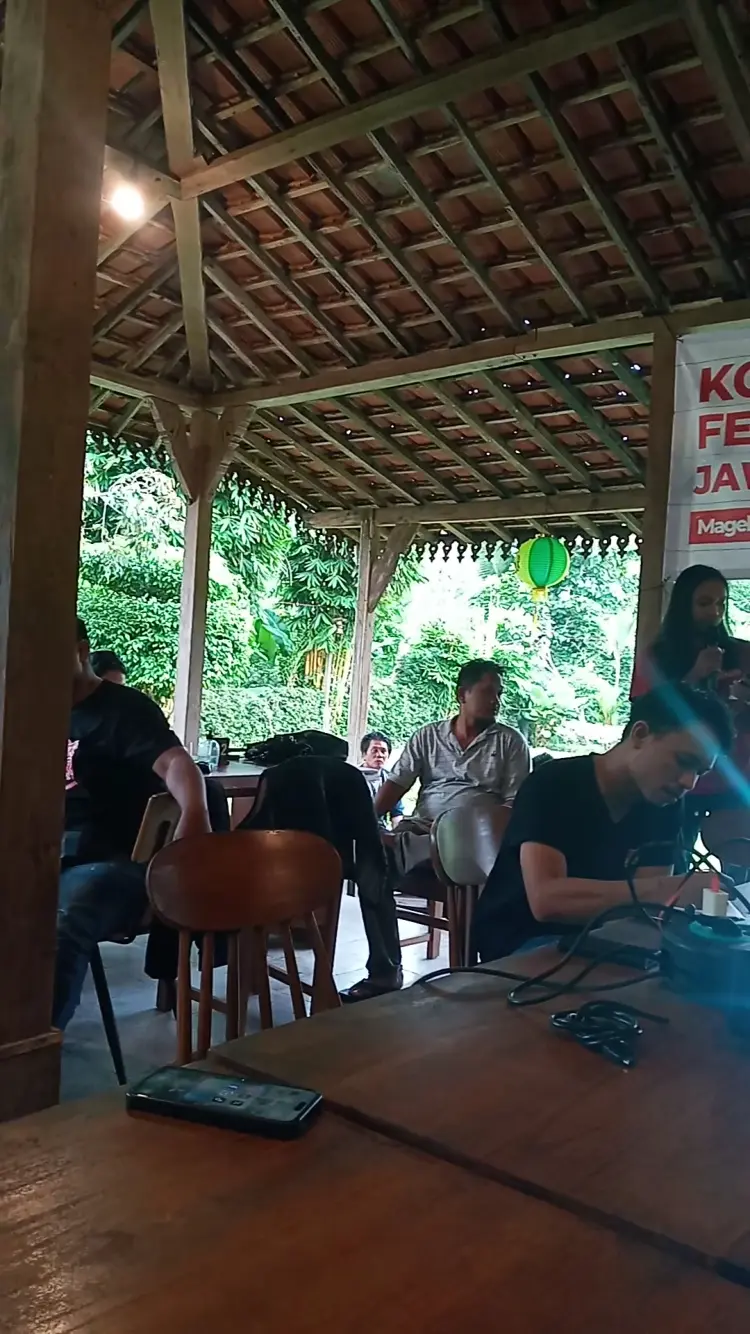 Kebon'e The Omah Resto 9