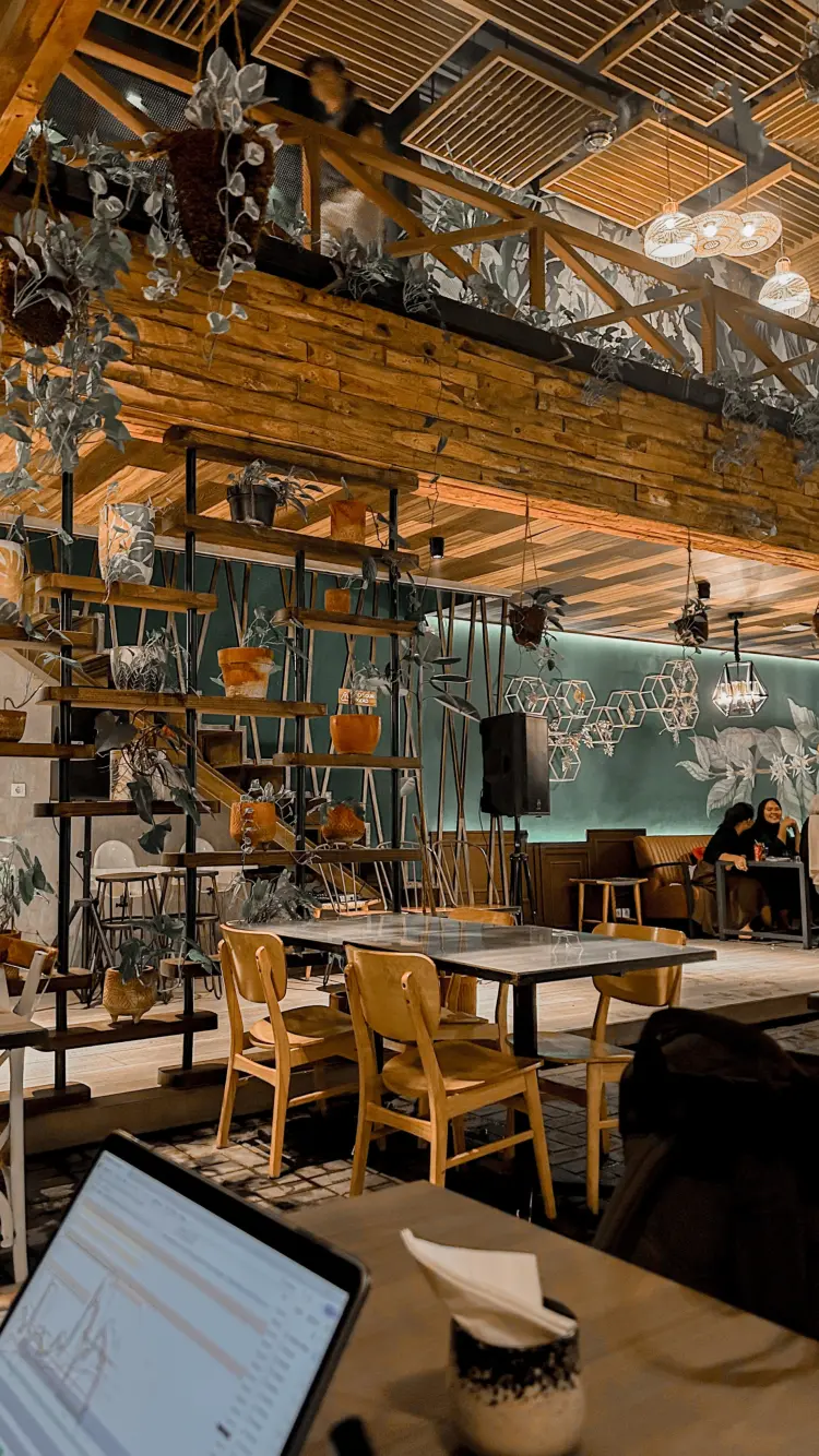 Mbience Garden Bistro 9