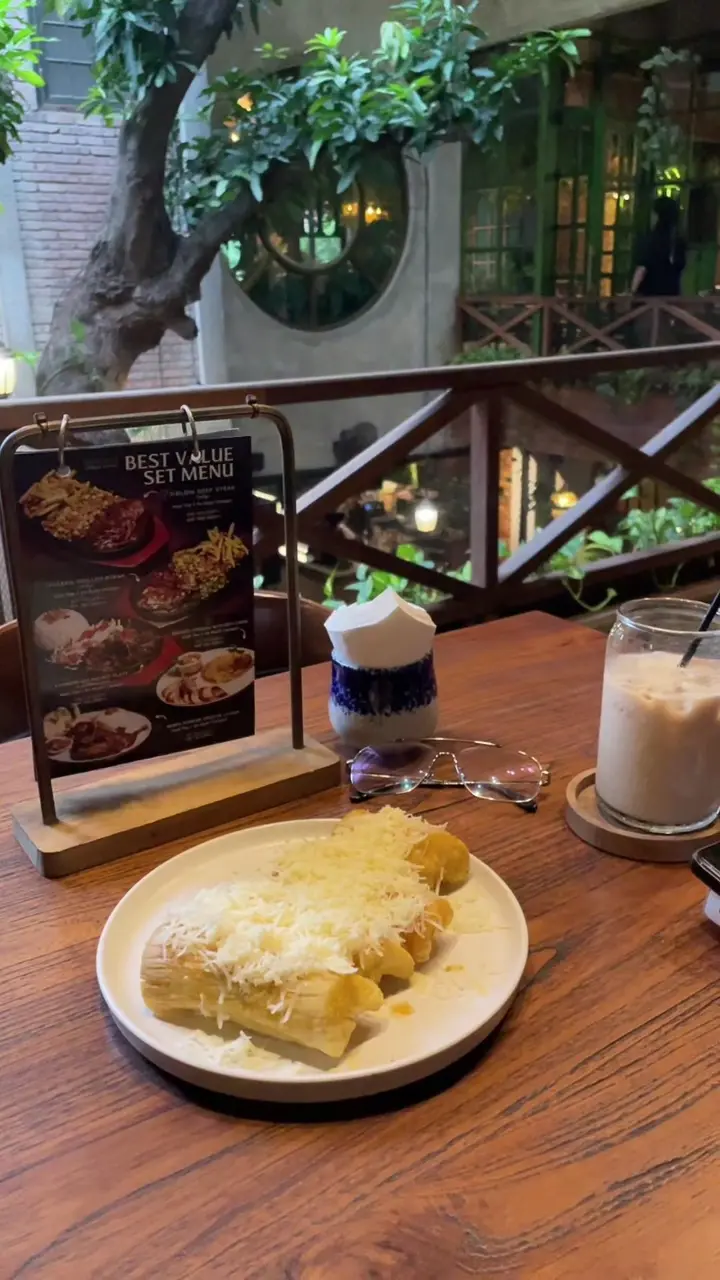 Mbience Garden Bistro 7