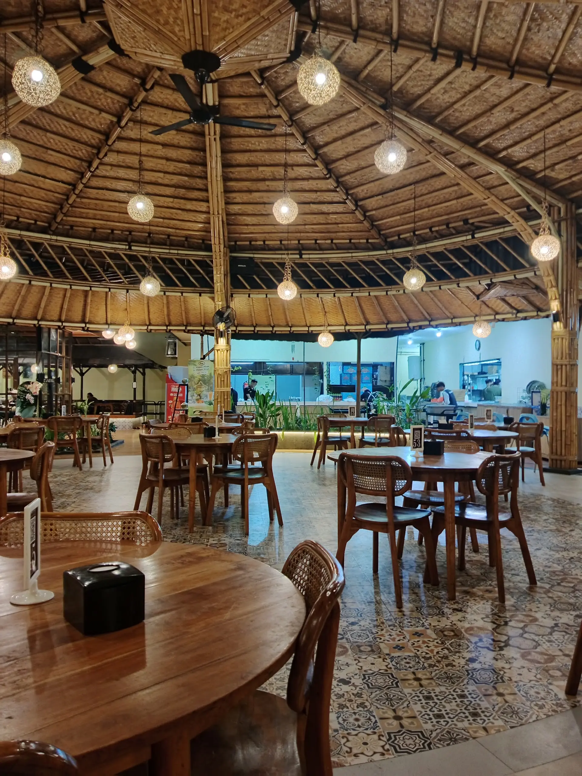 连佐科总统都来打卡?人均50k在井里汶吃顿“村宴”! 2