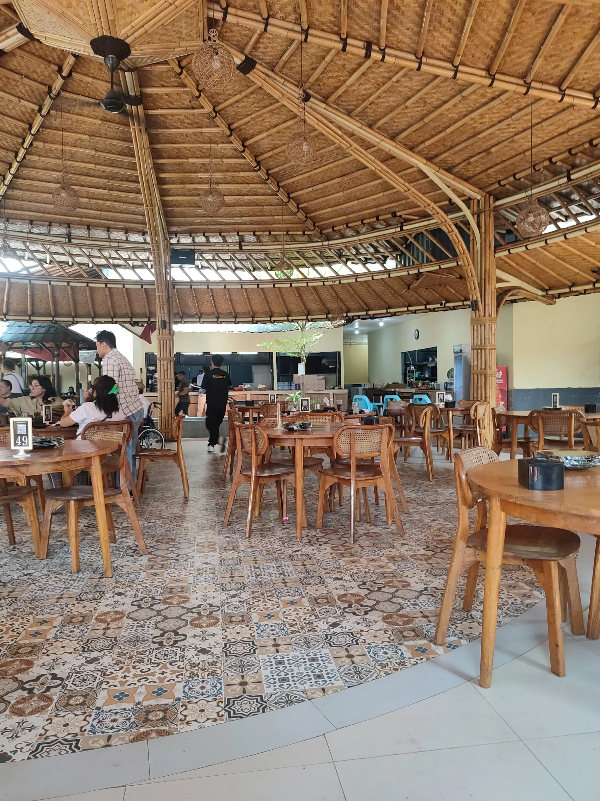 连佐科总统都来打卡?人均50k在井里汶吃顿“村宴”! 3