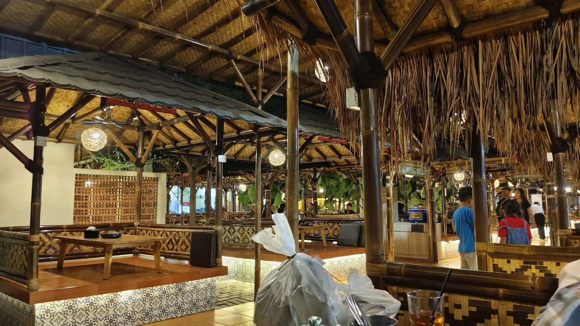 连佐科总统都来打卡?人均50k在井里汶吃顿“村宴”! 1