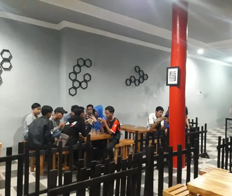 OMAHMU CAFE, BILLIARD, RENTAL PS ( Pusat ) 5