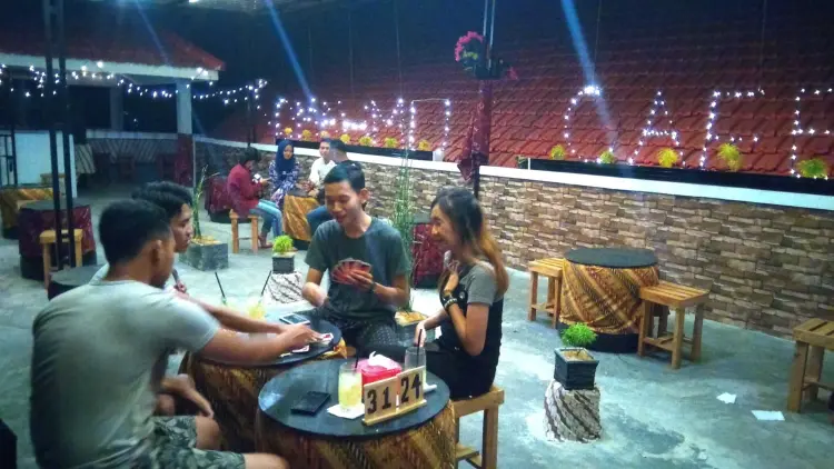 OMAHMU CAFE, BILLIARD, RENTAL PS ( Pusat ) 2