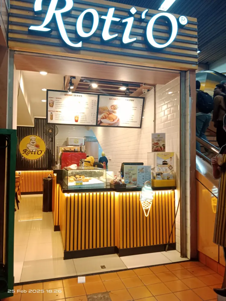 Roti O Bakery Cikini Station. 1