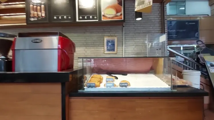 Roti O Bakery Cikini Station. 2