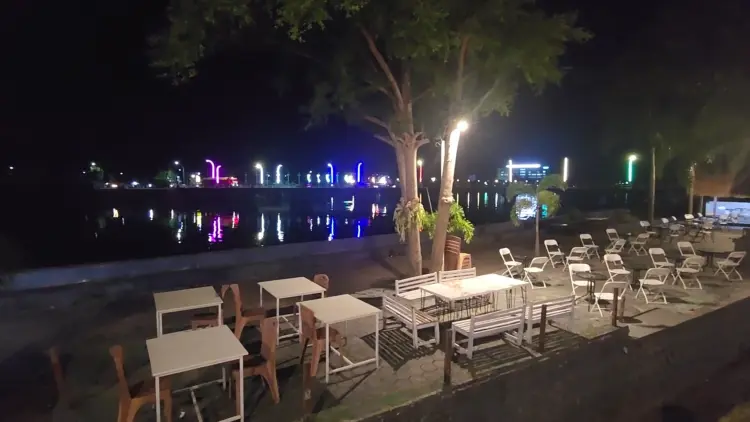 Cafe & Resto Teras Empang 4