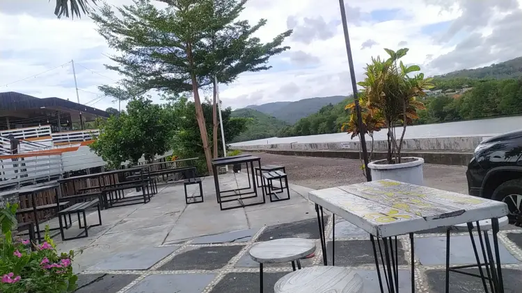 Cafe & Resto Teras Empang 8