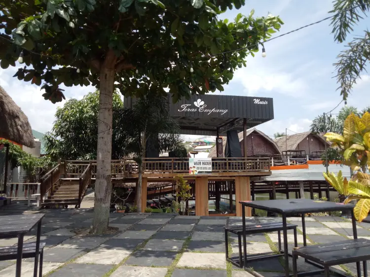 Cafe & Resto Teras Empang 5