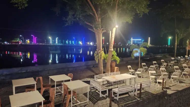 Cafe & Resto Teras Empang 6