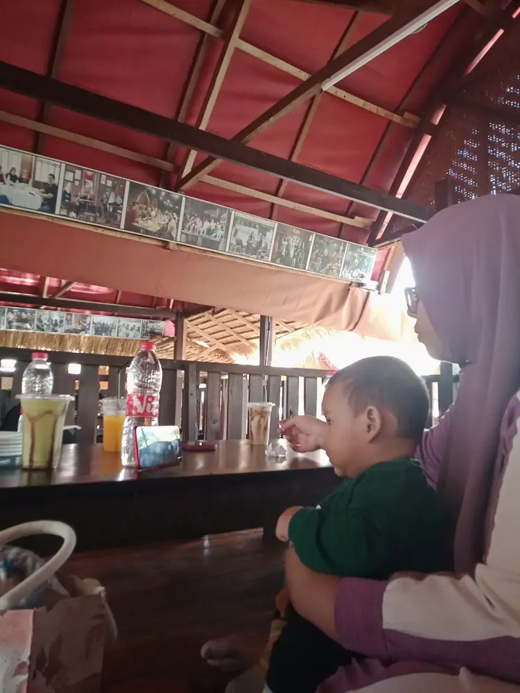 Cafe & Resto Teras Empang 2