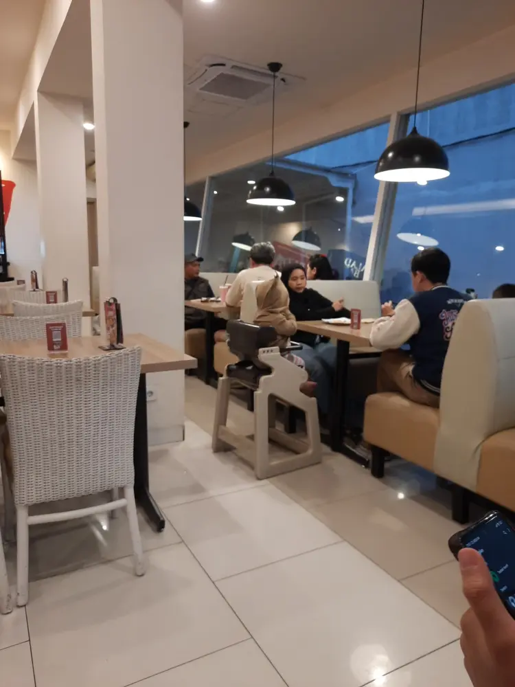 Pizza Hut Restoran 7