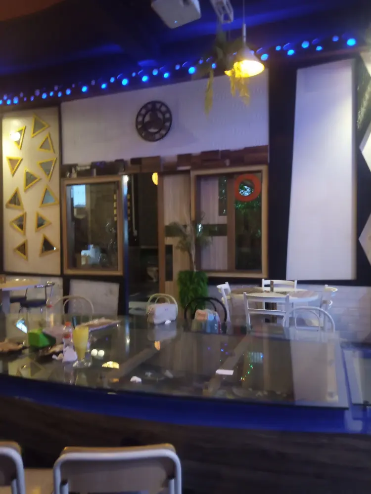 Popeye Cafe & Resto 6