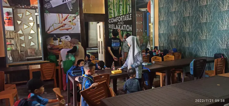 Popeye Cafe & Resto 7