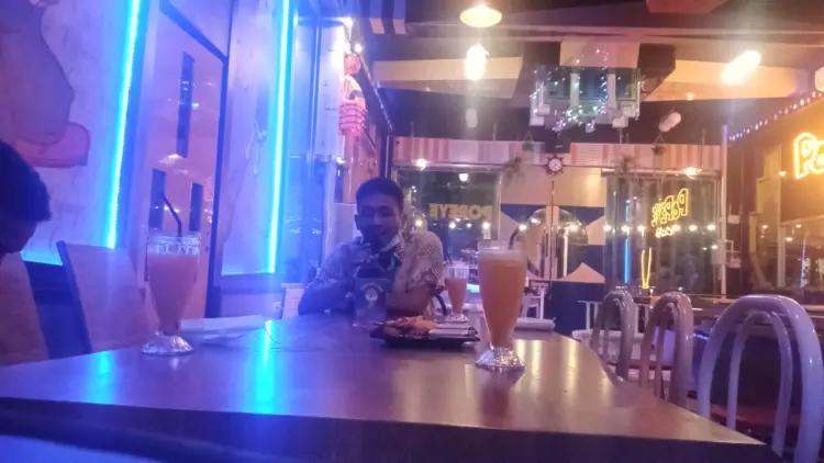 Popeye Cafe & Resto 3