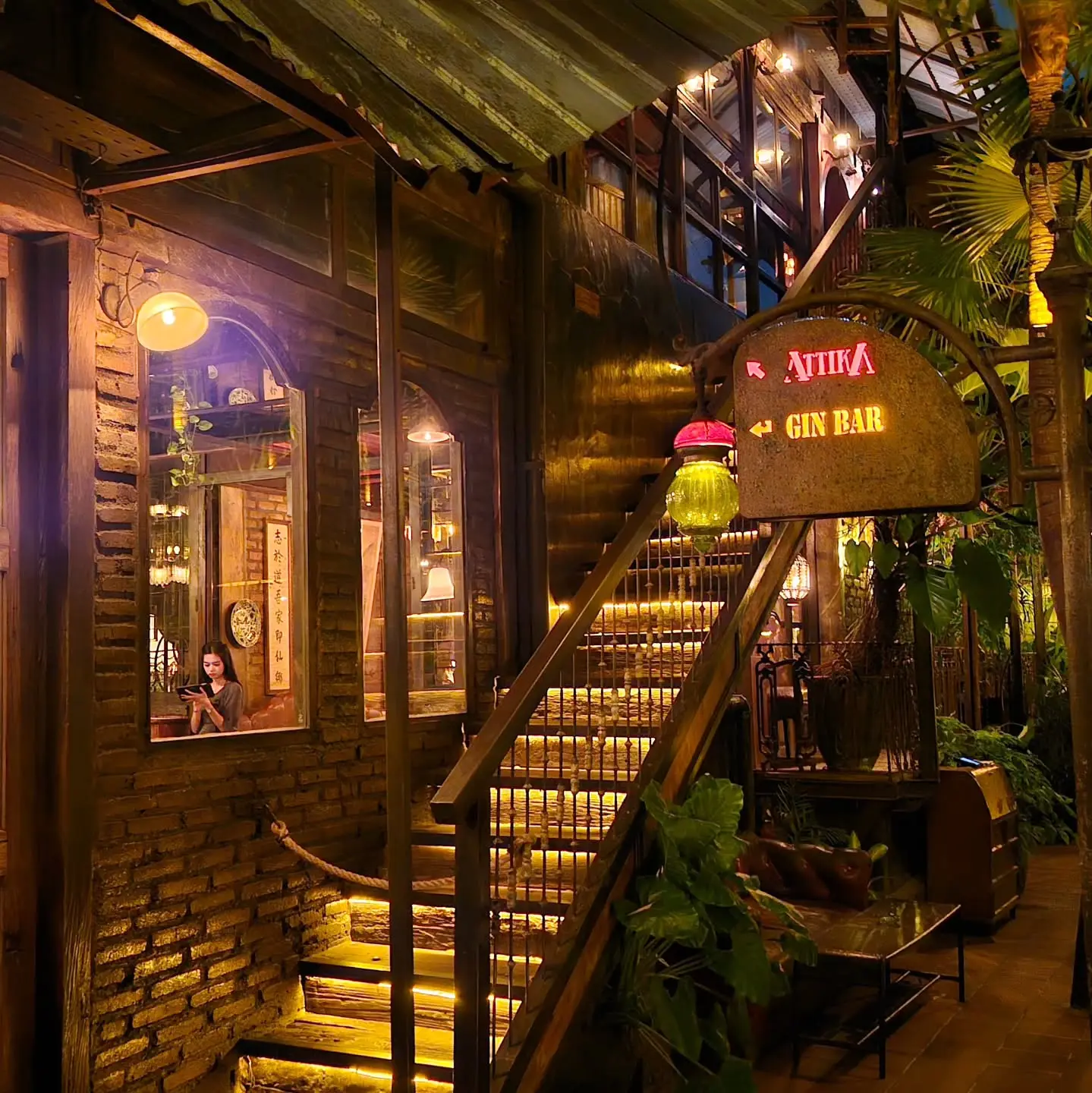 Who says La Favela is the best club in Bali? I'm here to see if it's a trap 2