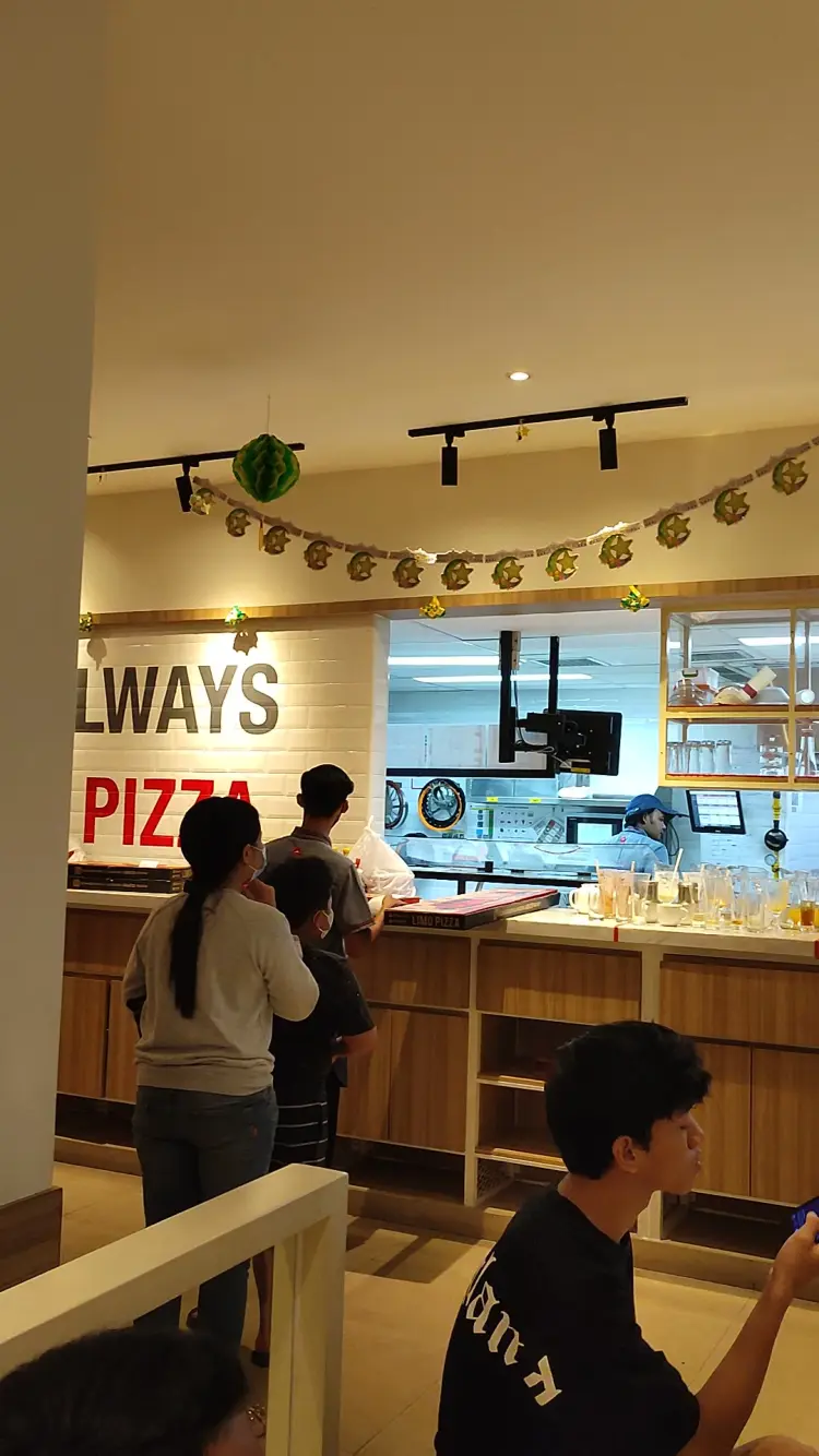 Pizza Hut Restoran 7