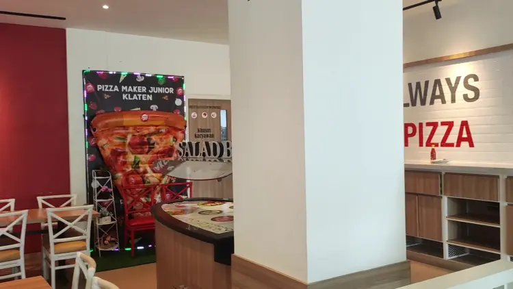Pizza Hut Restoran 6